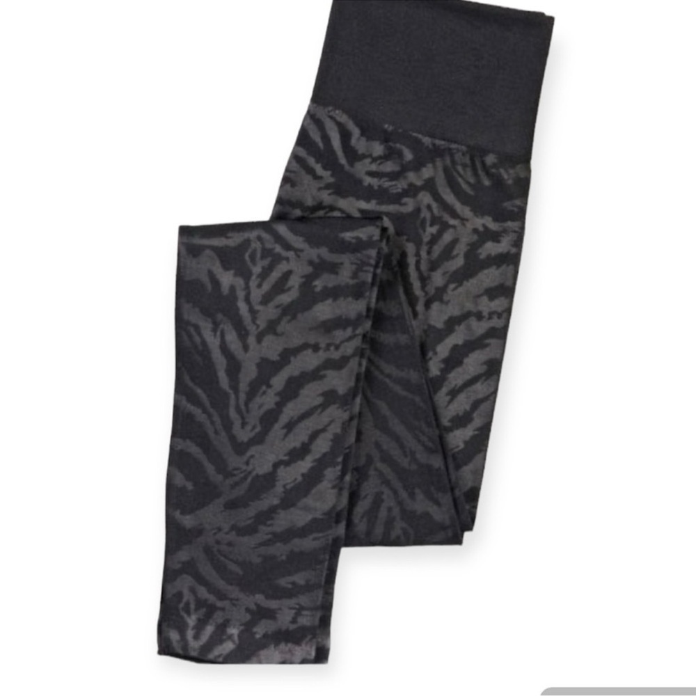 Wonderly Studio Gray Animal Print Leggings​​‎
